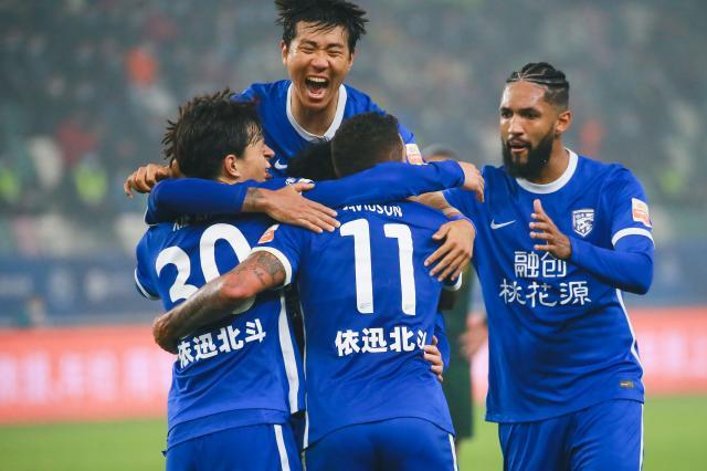 企鹅体育-不掉队!三镇赢下关键战后重回榜首 压力甩给山东