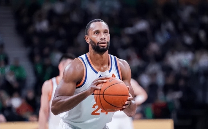 企鹅直播平台-上海弊端凸显！弗格连崩N场攻守无价值，尽快换掉他弥补衔接段！|总决赛|立足点|古德温|季后赛|球员_新浪体育_新浪新闻