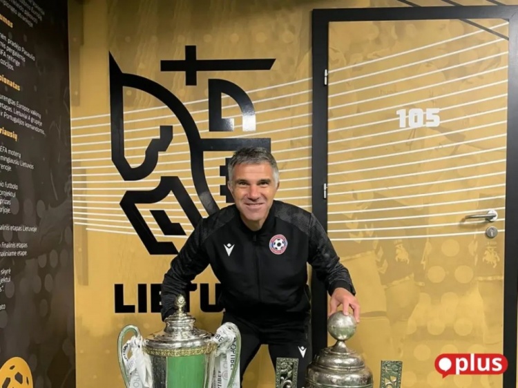 企鹅直播平台-足球报：梅州客家不想在中甲得过且过，新帅+新外援今日抵达